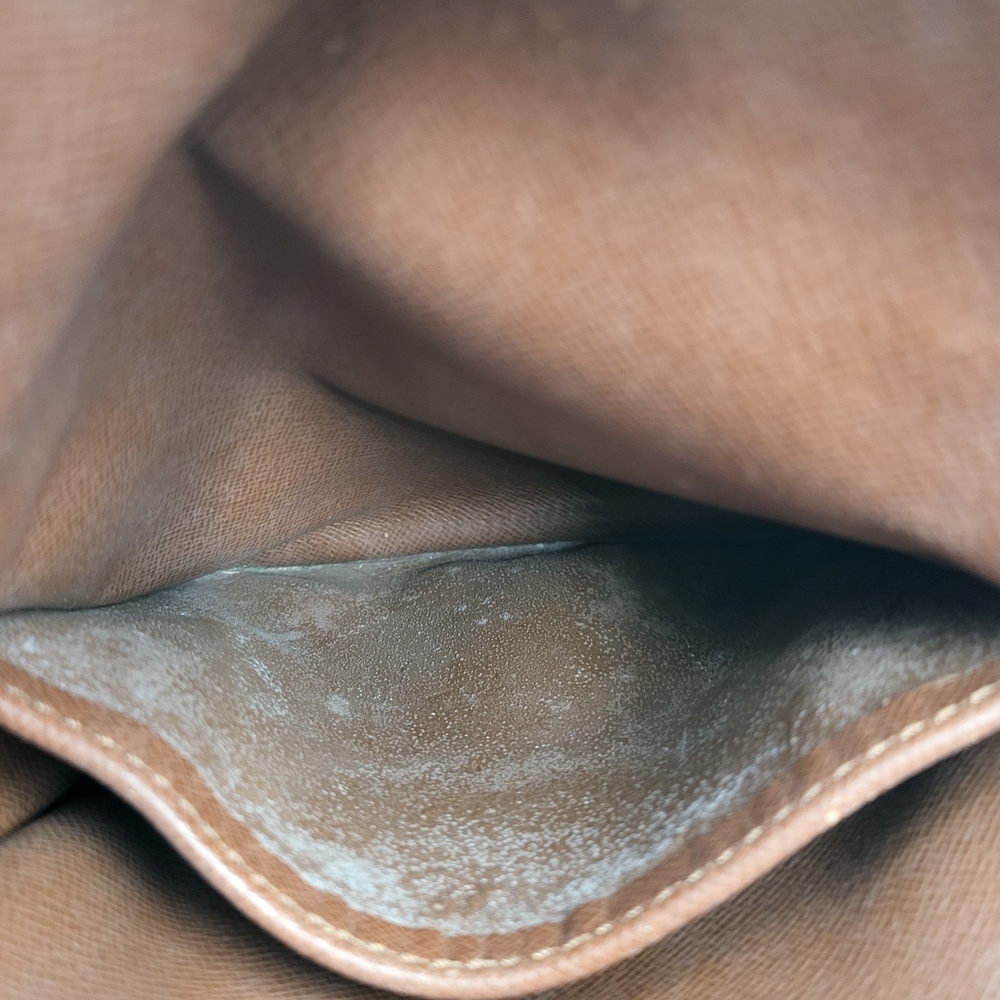 Louis Vuitton Monogram Danube Crossbody Shoulder Bag.. Authentic.. - Picture 13 of 16